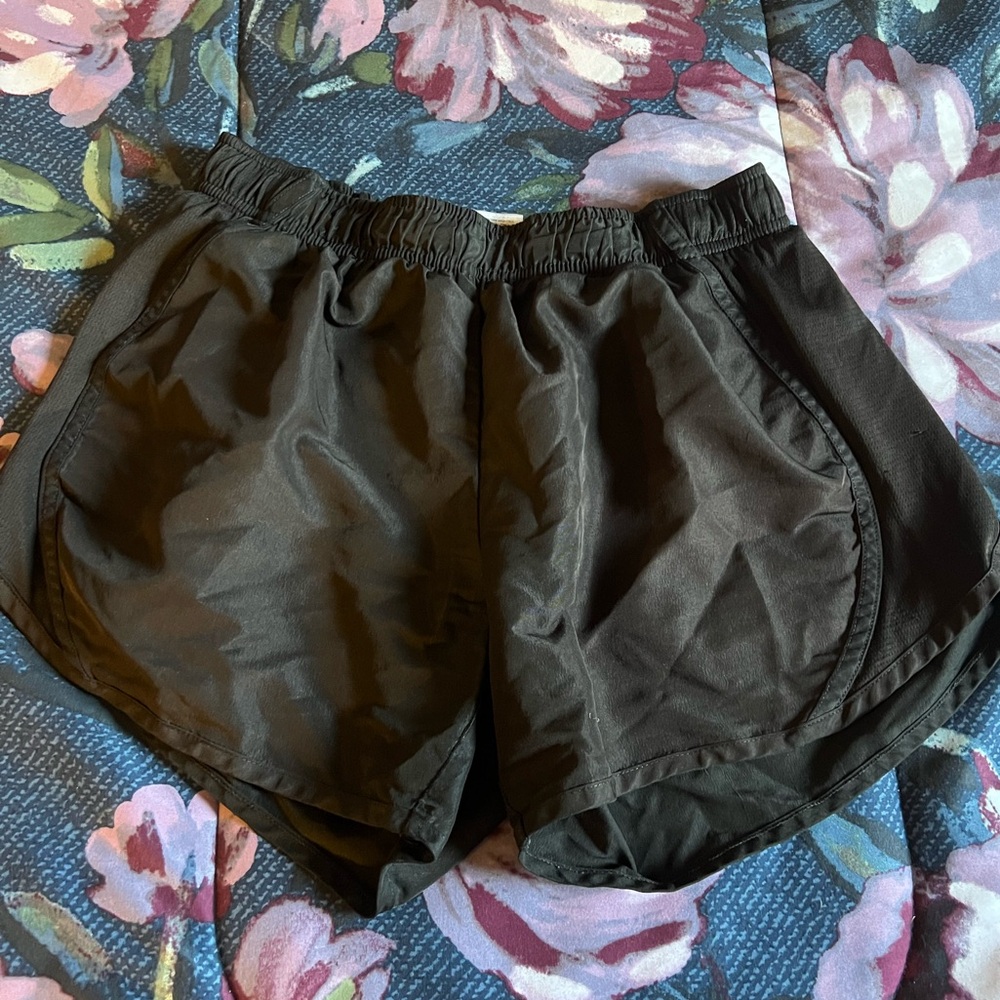 DanSkin Now XS black athletic shorts